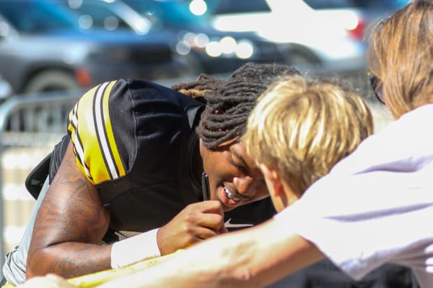 Iowa running back Jaziun Patterson signs an autograph before practice on Aug. 10, 2024 in Iowa City. (Rob Howe/HN)  