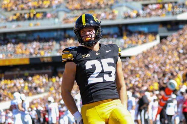 Iowa LB Kelby Telander (Photo: Rob Howe/HN) 