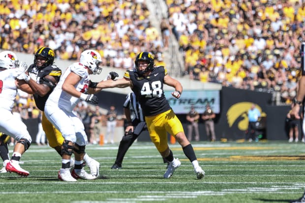 Iowa DE Max Llewellyn (Rob Howe/HN) 