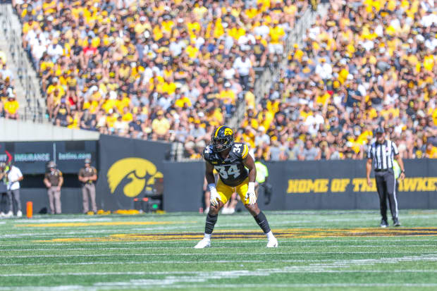 Iowa LB Jay Higgons (Rob Howe/HN) 