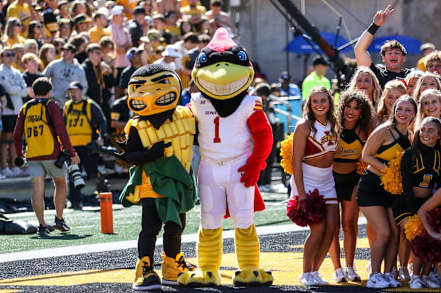 Herky and Cy. (Rob Howe/HN) 