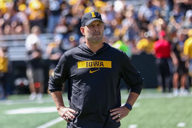 Iowa offensive coordinator Tim Lester. (Rob Howe/HN) 