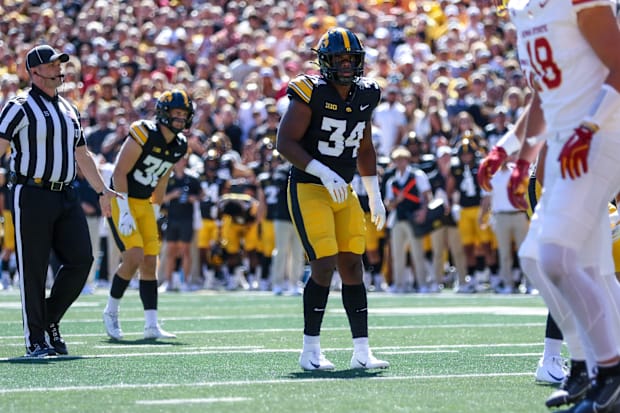 Iowa LB Jay Higgins. (Rob Howe/HN) 