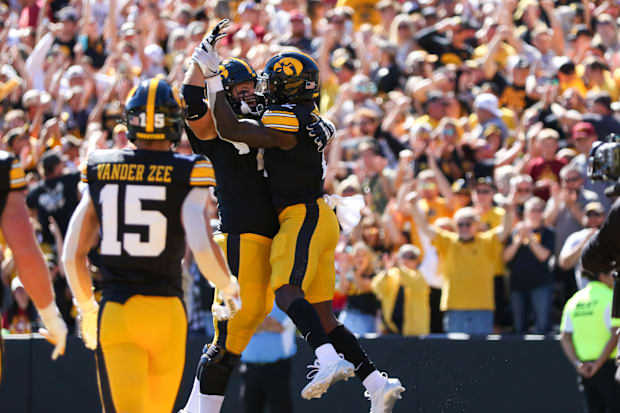 Iowa's Mason Richman, Kaleb Johnson. (Rob Howe/HN)