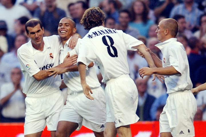 Real Madrid Brazilian Ronaldo (2nd L) is