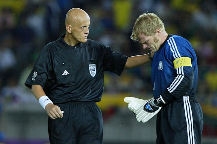 Nach WM-Finale 2002: Collina tröstet Oliver Kahn