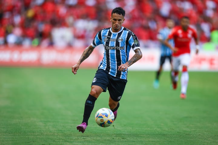 Dodi, meio-campista do Grêmio em 2024