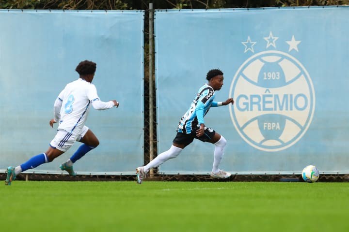 Gabriel Mec, promessa da base do Grêmio e que interessa ao Chelsea
