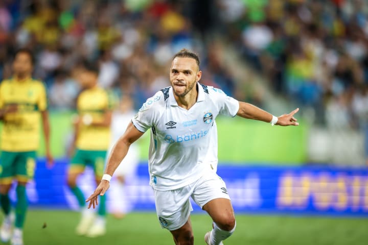 Martin Braithwaite, autor de dois gols do Grêmio contra o Cuiabá