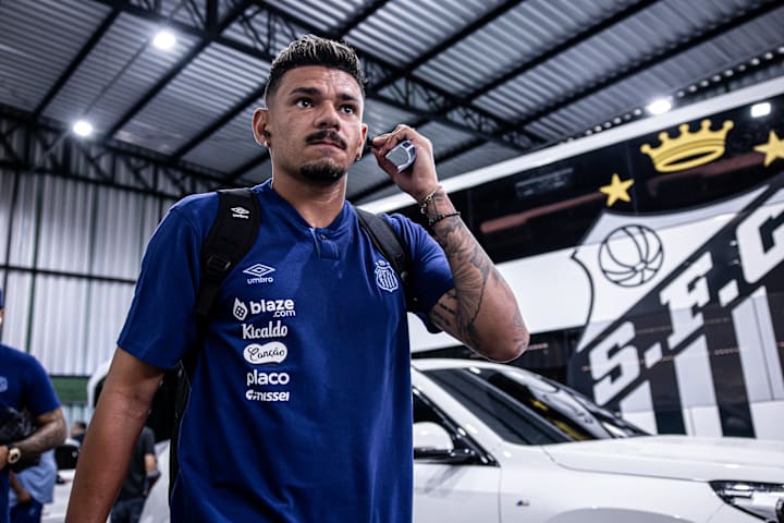 Tiquinho Soares, camisa 9 do Santos em 2025