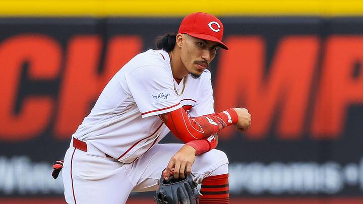 Cincinnati Reds second baseman Edwin Arroyo (2) kneels on the field