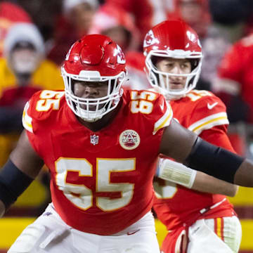 Smith stands in front of Patrick Mahomes.