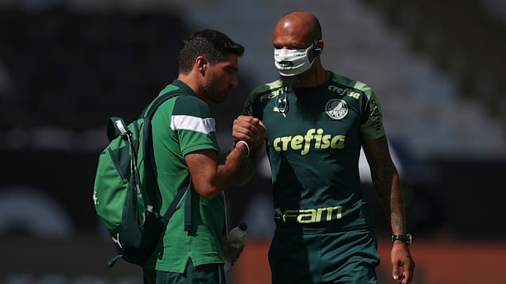 Felipe Melo utilizou rede social para criticar seu ex-treinador