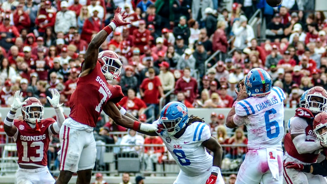 Oklahoma linebacker Sammy Omosigho