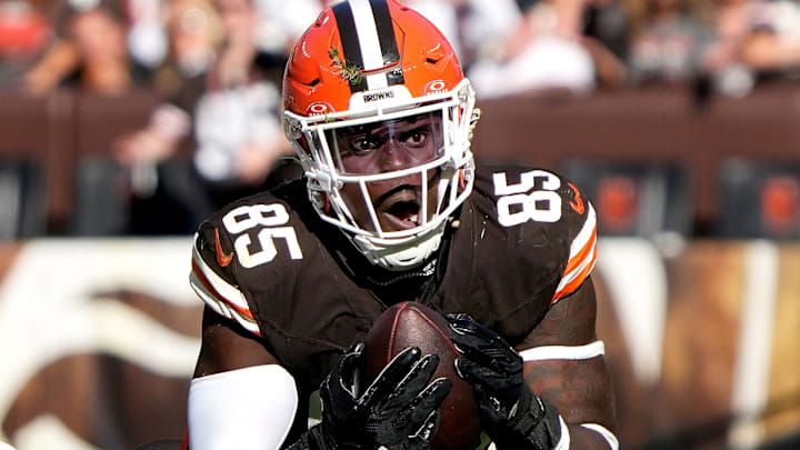 Cleveland Browns tight end David Njoku (85) tries to make a catch but drops the ball against the Cincinnati Bengals during the NFL Week 7 game at Huntington Bank Field in Cleveland on October 20, 2024. The Bengals won 21-14.