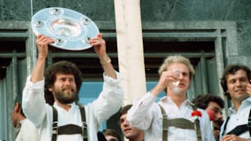 Paul Breitner präsentiert München die Meisterschale Paul Breitner präsentiert München die Meisterschale