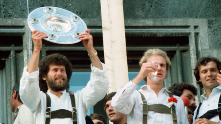 Paul Breitner präsentiert München die Meisterschale Paul Breitner präsentiert München die Meisterschale