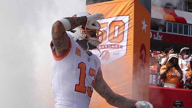Tampa Bay Buccaneers wide receiver Mike Evans (13) runs out of the tunnel prior to the game against the New York Jets.