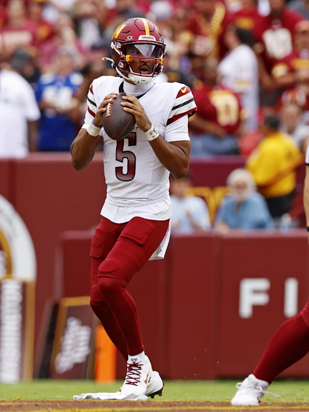 Washington Commanders quarterback Jayden Daniels (5) 
