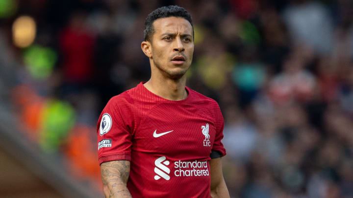 Thiago Alcântara anunciou aposentadoria após encerrar seu ciclo no Liverpool