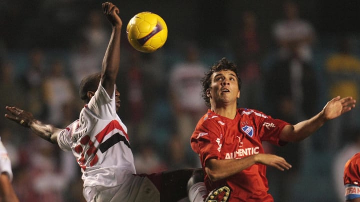Nacional's Nicolas Bertolo vies with Sao