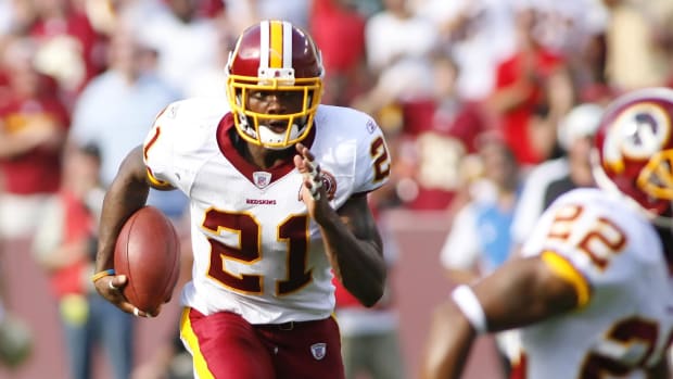 Washington Redskins safety Sean Taylor will be memorialized in a statue by the currently named Commanders franchise.