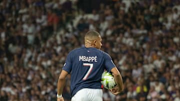 Toulouse FC v Paris Saint-Germain - Ligue 1 Uber Eats