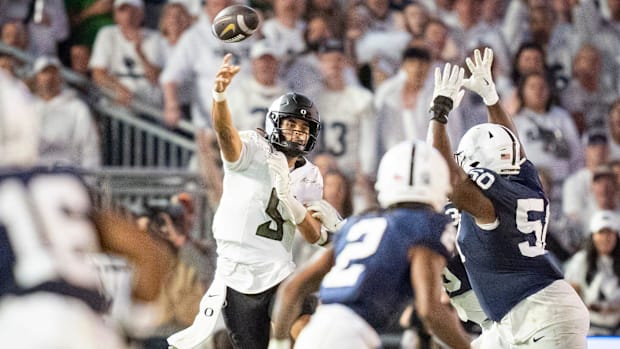 Oregon Ducks quarterback Dante Moore throws a pass against the Penn State Nittany Lions.