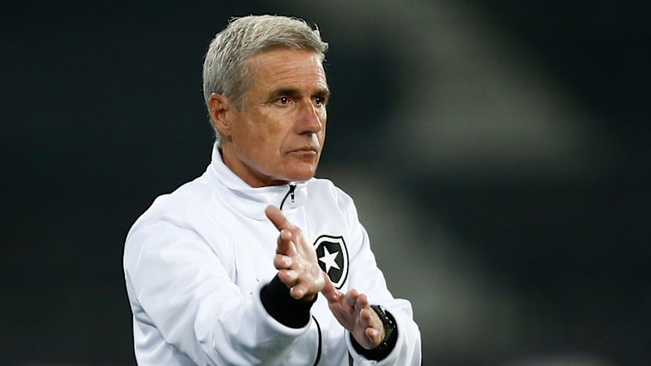 Treinador tem que começar a pensar o plantel da próxima temporada Treinador tem que começar a pensar o plantel da próxima temporada