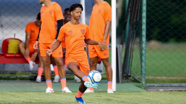 Zé Lucas, jovem talento do Sport, interessa ao Barcelona Zé Lucas, jovem talento do Sport, interessa ao Barcelona