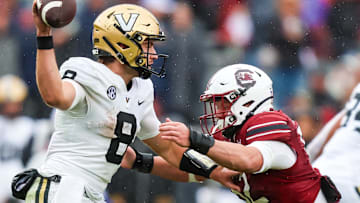 South Carolina football starting linebacker Stone Blanton will transfer