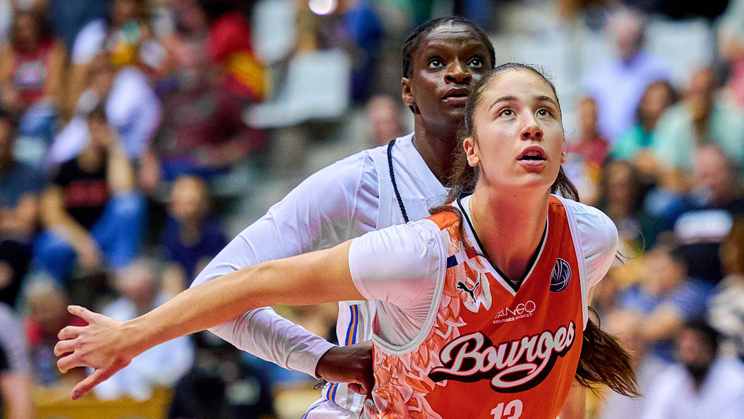 Alicia Tournebize of Tango Bourges Basket and Lola Pendande...