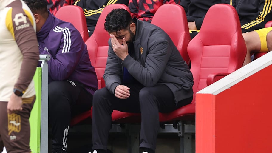 Ruben Amorim hunched over.