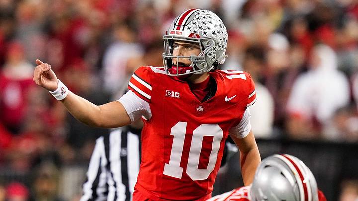 Ohio State Buckeyes quarterback Julian Sayin (10)