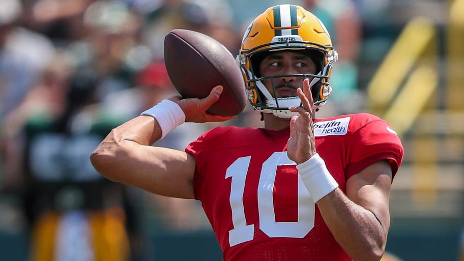 Love threw for 260 yards, two touchdowns and one interception before suffering an injury in the Packers' 34–29 loss to the Eagles on Sept. 6. | Tork Mason / USA TODAY NETWORK