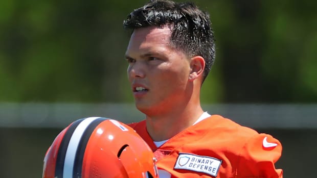 Cleveland Browns quarterback Dillon Gabriel (5) gets ready during day two of NFL rookie minicamp