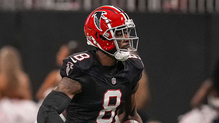 Oct 15, 2023; Atlanta, Georgia, USA; Atlanta Falcons tight end Kyle Pitts (8) runs after a catch against the Washington Commanders at Mercedes-Benz Stadium. Mandatory Credit: Dale Zanine-Imagn Images