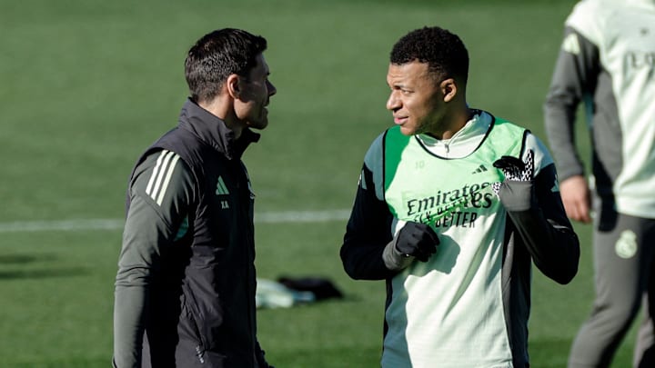 Xabi Alonso et Kylian Mbappé - Real Madrid Xabi Alonso et Kylian Mbappé - Real Madrid