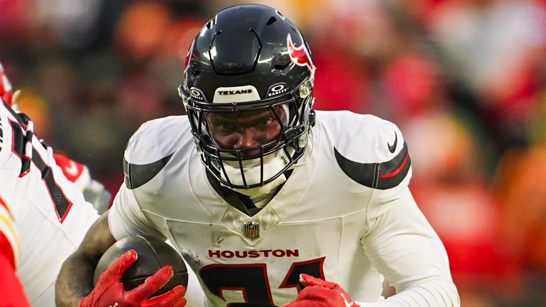 Jan 18, 2025; Kansas City, Missouri, USA; Houston Texans running back Dameon Pierce (31) runs the ball against Kansas City Chiefs safety Jaden Hicks (21) during the second half in a 2025 AFC divisional round game at GEHA Field at Arrowhead Stadium. Mandatory Credit: Jay Biggerstaff-Imagn Images Jan 18, 2025; Kansas City, Missouri, USA; Houston Texans running back Dameon Pierce (31) runs the ball against Kansas City Chiefs safety Jaden Hicks (21) during the second half in a 2025 AFC divisional round game at GEHA Field at Arrowhead Stadium. Mandatory Credit: Jay Biggerstaff-Imagn Images