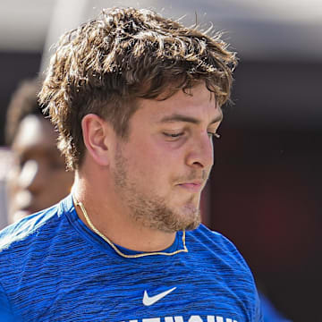 Kentucky Wildcats quarterback Zach Calzada (5) 