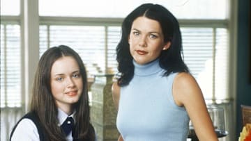 Lauren Graham as Lorelai Gilmore and Alexis Bledel as Rory Gilmore in Gilmore Girls