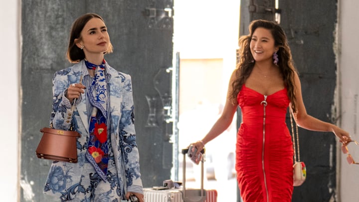 Emily in Paris. (L to R) Lily Collins as Emily, Ashley Park as Mindy in Emily in Paris