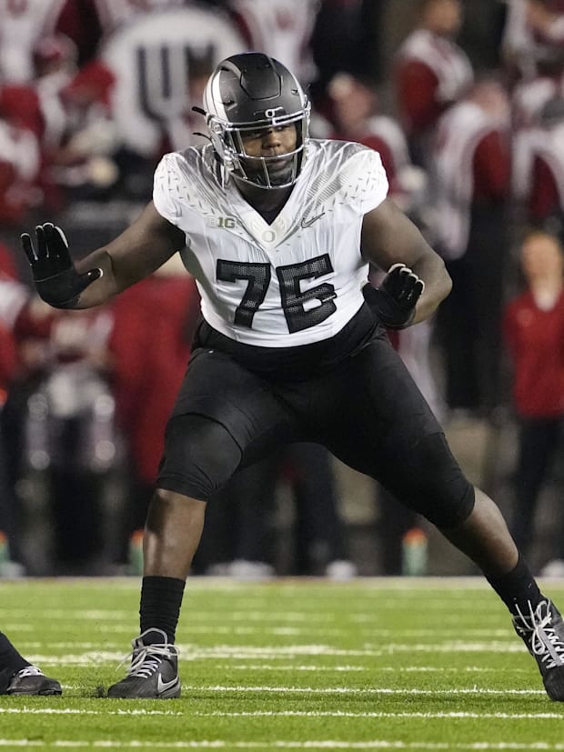 Oregon Ducks offensive lineman Josh Conerly Jr.