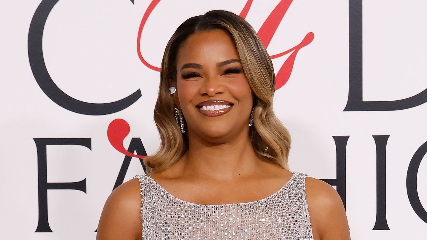 Kamie Crawford Makes a Strong Case for Classic Millennial Hair Trend in Latest Video