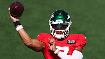 NY Jets quarterback Justin Fields