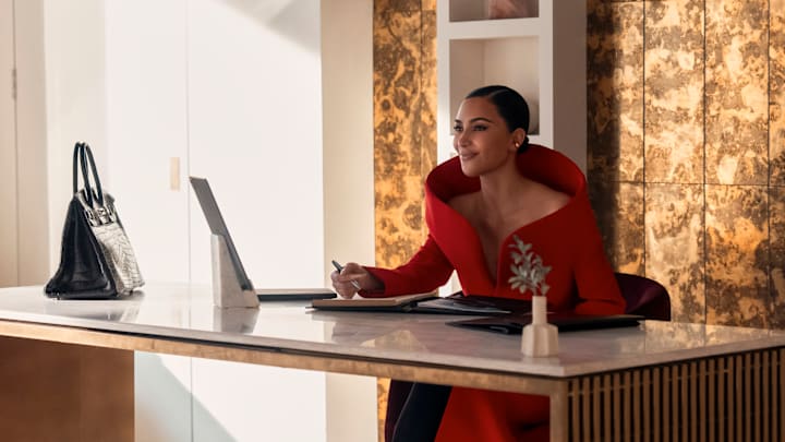 ALL’S FAIR - “Interior Law Offices” - KIM KARDASHIAN