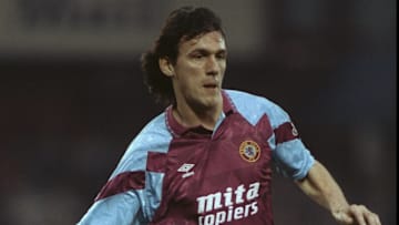Tony Cascarino of Aston Villa