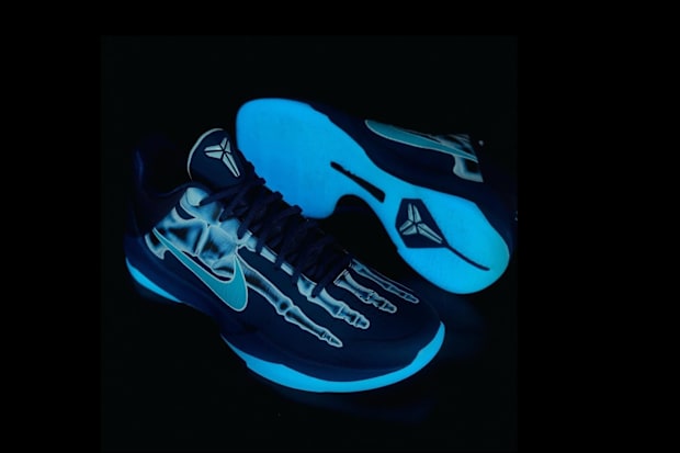 Foot locker kobe protro store