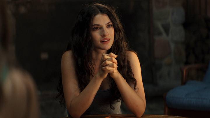 Annie Jacobson (Ella Rubin) in Sterling Point on Prime Video