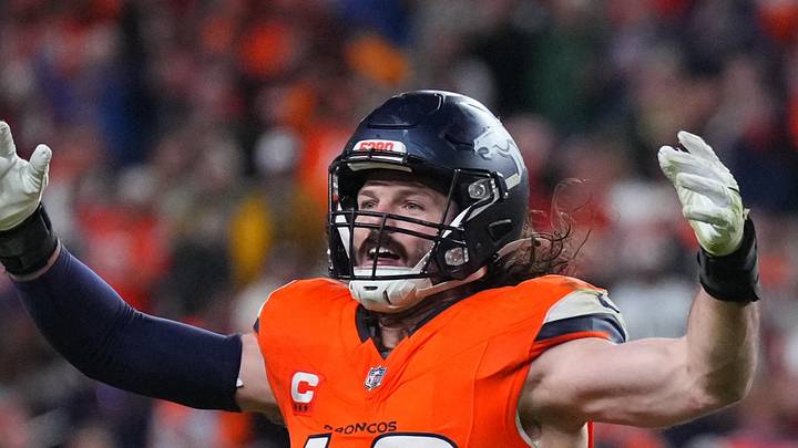 Denver Broncos linebacker Alex Singleton